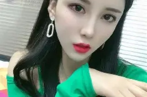 陈翔为女友庆生否认与毛晓彤交往时出轨网友：希望杨玏来保护毛晓彤